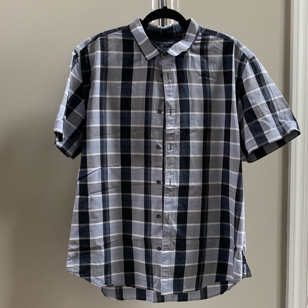EUC Calvin Klein Button Down Short Sleeve Shirt